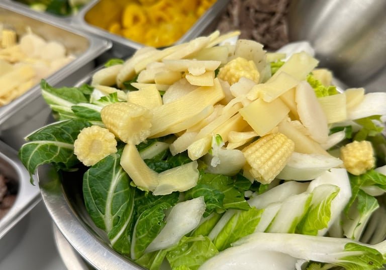 Préparation de légumes frais chez Général Wok